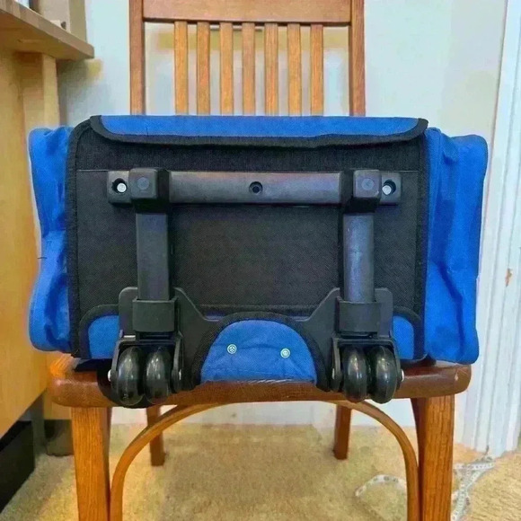 NWOT, Rolling Backpack Pet Carrier, Small Dog, Cat, Mesh, Pockets, Blue, Black - Picture 12 of 13